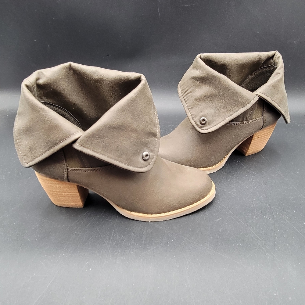 Sbicca Vintage Collection Fold-Over Slouchy Ankle Boots in Olive Gray Size 6-6.5